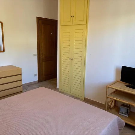 In Sardegna Piano Terra Con Giardino Vakantiehuis