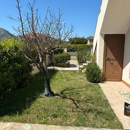 Casa vacanze In Sardegna Piano Terra Con Giardino Posada (Sardinia)