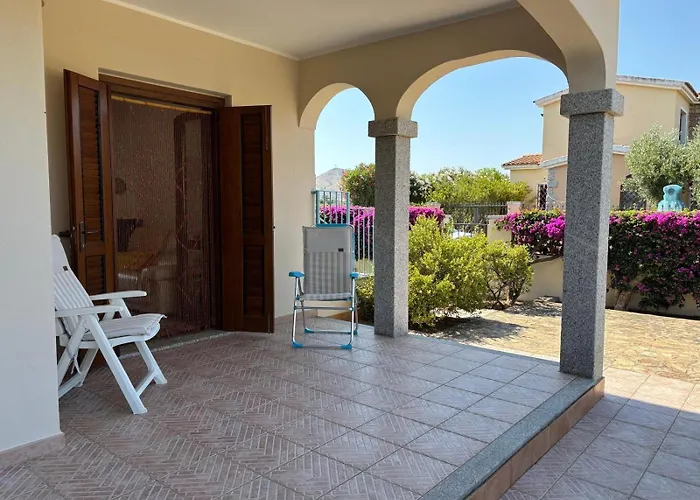 In Sardegna Piano Terra Con Giardino Posada